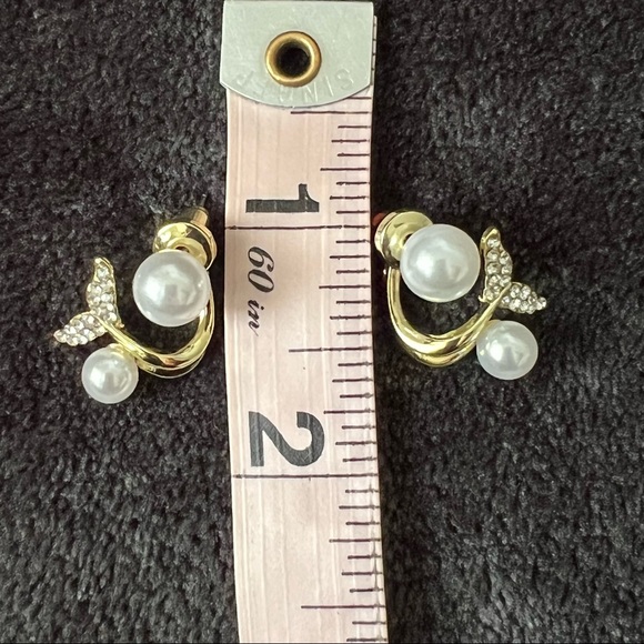 Mermaid Tail Pearl & Gold Earrings - Picture 7 of 7